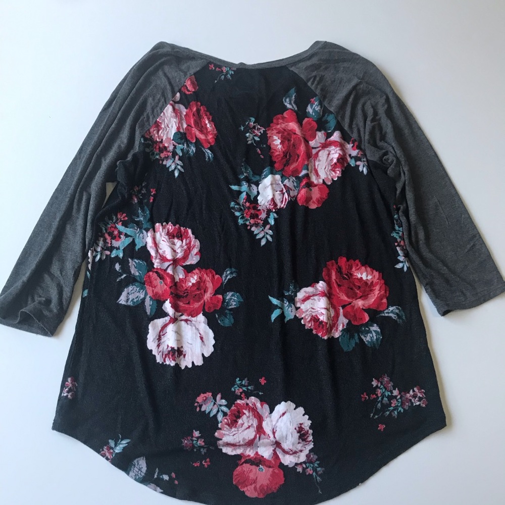 Gray floral print top size medium